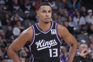 游戏试玩模拟器-队记：在和勇士的交易谈判中 国王将穆雷和埃利斯列为非卖品